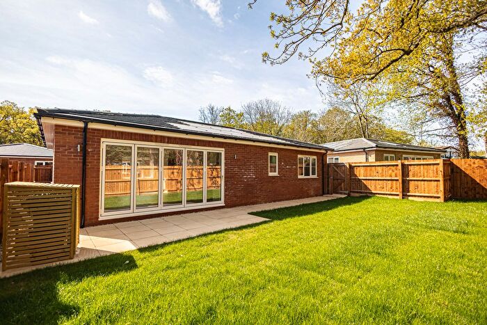 2 Bedroom Bungalow For Sale In Gardeners Mews, Crays Hill, CM11