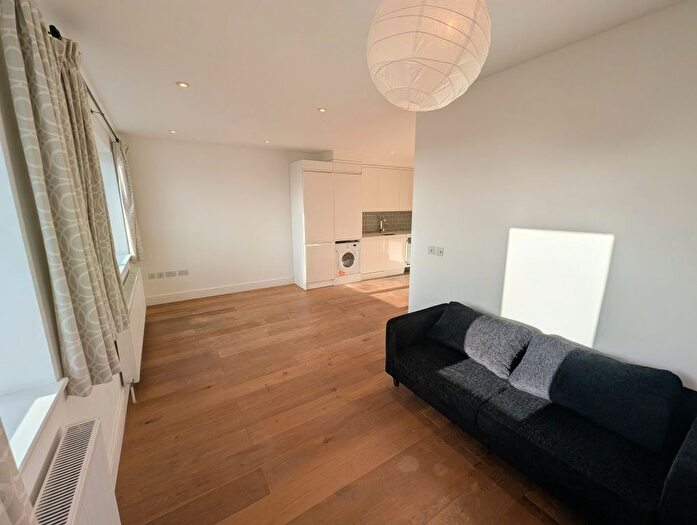 2 Bedroom Flat To Rent In Churchfield Road, Acton, W3