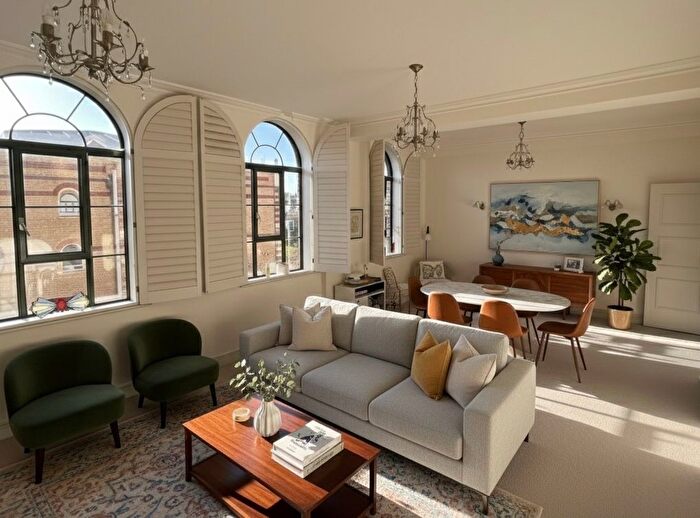 2 Bedroom Flat To Rent In Brasenose Drive, London, SW13