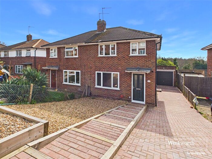 3 Bedroom Semi Detached House To Rent In Birdhill Avenue, Reading, Berkshire, RG2