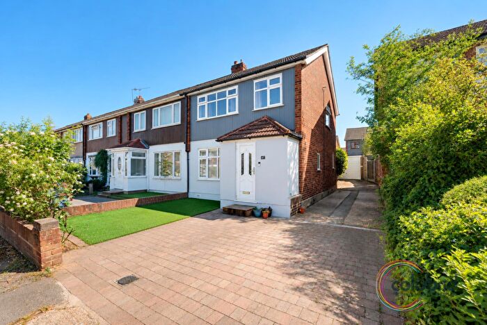 3 Bedroom End Of Terrace House For Sale In Rushdon Close, Grays, RM17