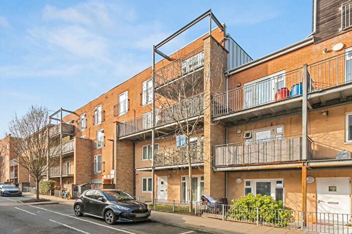 2 Bedroom Flat For Sale In Academia Way, London, N17