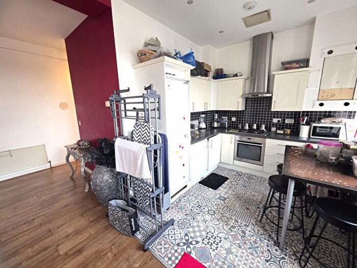 1 Bedroom Flat For Sale In Shaftesbury Road, London, E7