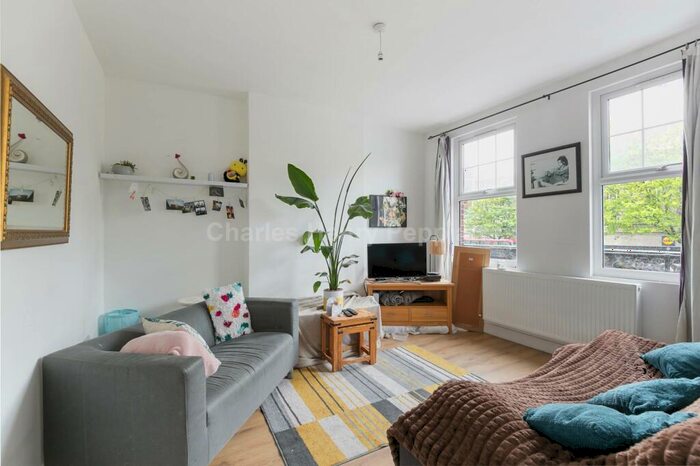 3 Bedroom Apartment To Rent In Holloway Road, Holloway, N7