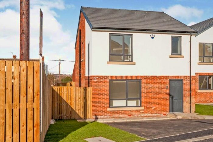 3 Bedroom Detached House To Rent In Primrose Lane, Calder Grove, Wakefield, WF4