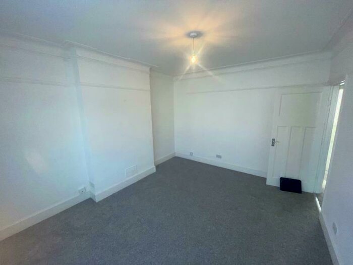 2 Bedroom Flat To Rent In Lyndhurst Road, Wood Green, N22
