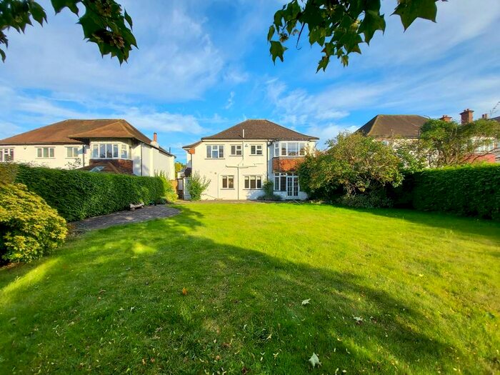 5 Bedroom Detached House To Rent In Sandy Lane, SM2