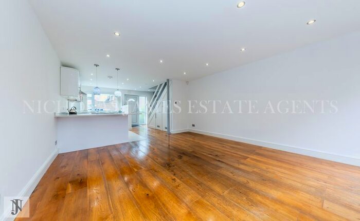 2 Bedroom End Of Terrace House To Rent In Hillside Grove, Southgate, N14