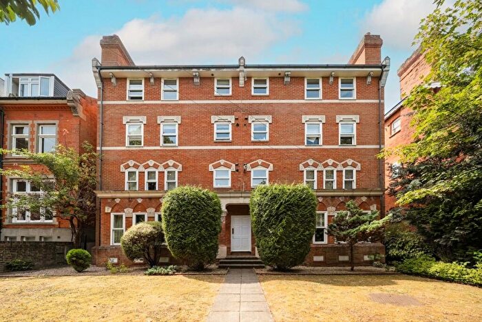 2 Bedroom Flat For Sale In Osborne Road, Windsor, SL4