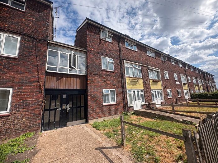 1 Bedroom Flat To Rent In Charlton Cresent, Barking, IG11