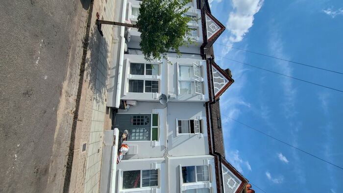 2 Bedroom Flat To Rent In Treport Street, Wandsworth, SW18