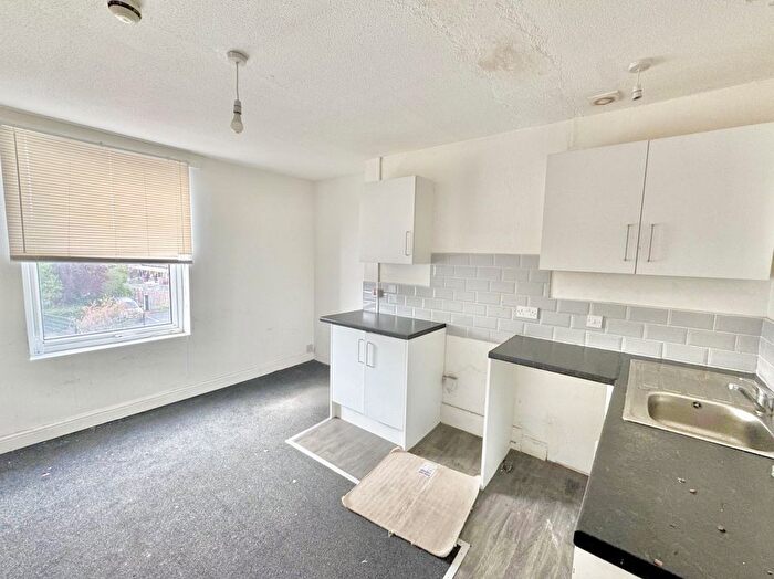 Studio To Rent In Fairfield Avenue, Leeds, West Yorkshire, LS11