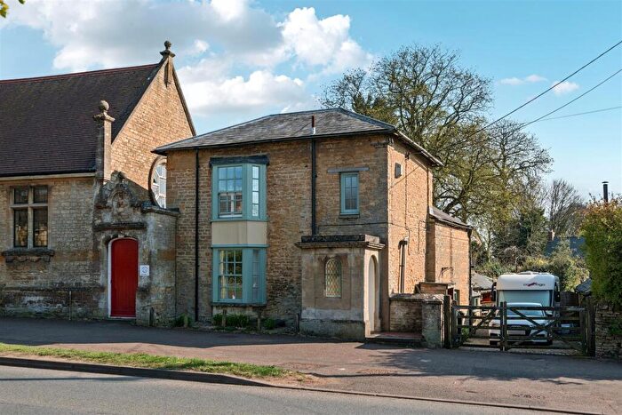 3 Bedroom Detached House For Sale In London Road, Chipping Norton, OX7