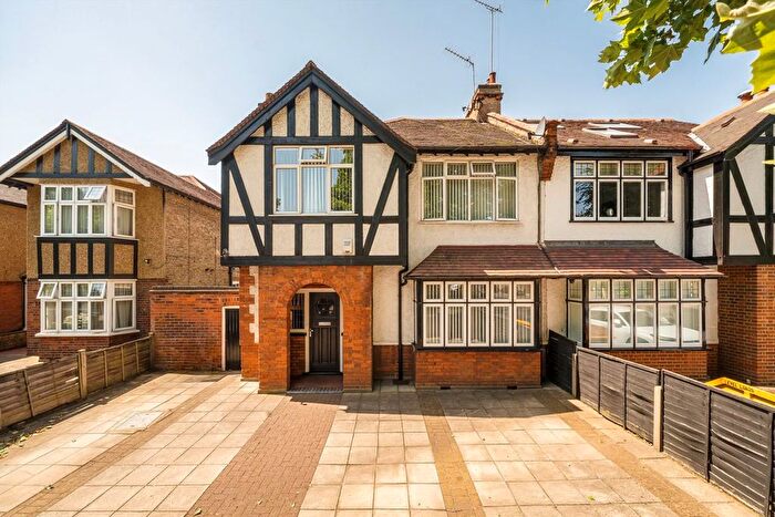 4 Bedroom Semi-Detached House For Sale In Boston Road, Hanwell, W7