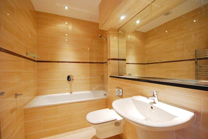 2 Bedroom Flat To Rent In Albion Road, Stoke Newington, London, N16
