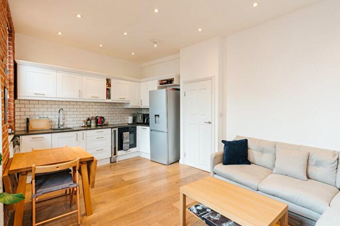2 Bedroom Flat For Sale In St Peters Street, Angel, N1 - Photo 9