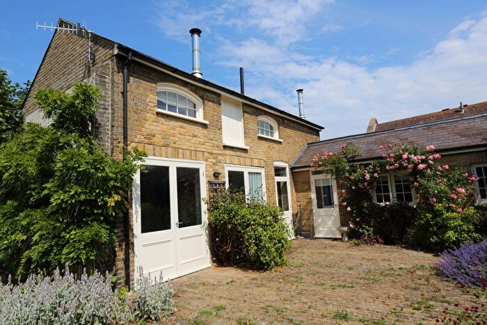 1 Bedroom Semi-Detached House To Rent In London Road, Faversham, ME13