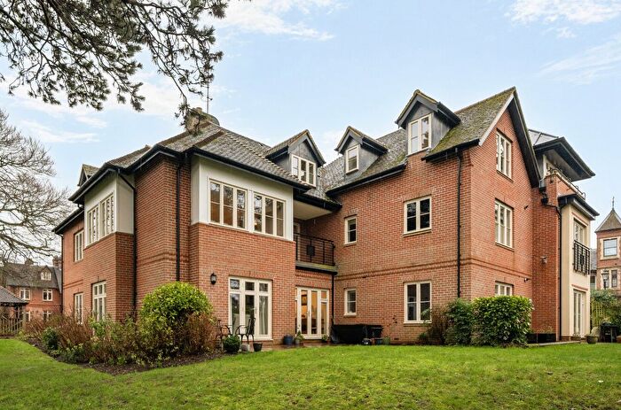 3 Bedroom Flat For Sale In Milesdown Place, Winchester, Hampshire, SO23