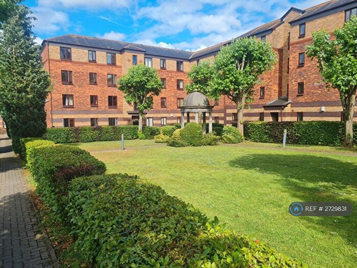 2 Bedroom Flat To Rent In Franklin Court, Bristol, BS1