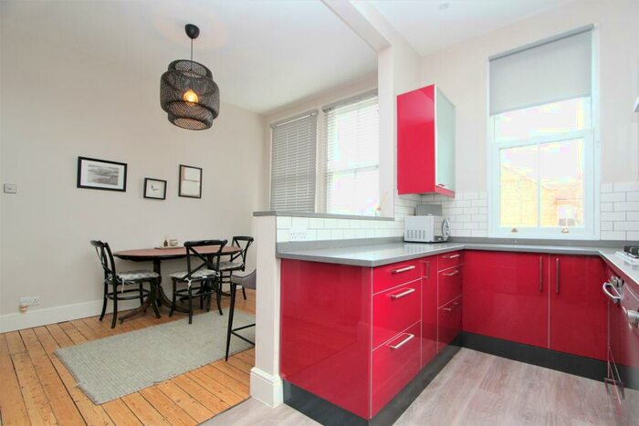 4 Bedroom Apartment To Rent In Albert Road, Alexandra Park, N22