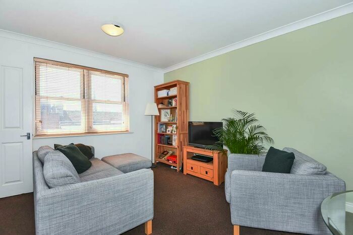 2 Bedroom Flat To Rent In London Street, Reading, Berkshire, RG1