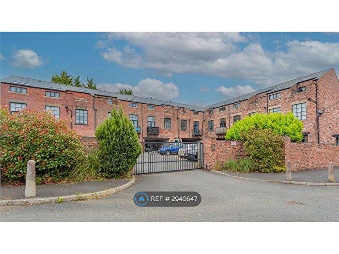 2 Bedroom Flat To Rent In Shaw Lodge, Rochdale, OL12