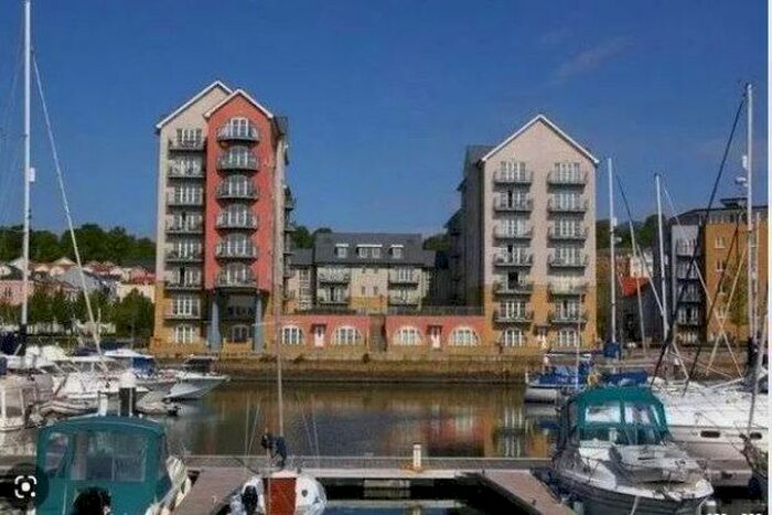 2 Bedroom Flat To Rent In Estuary House, Bristol, BS20