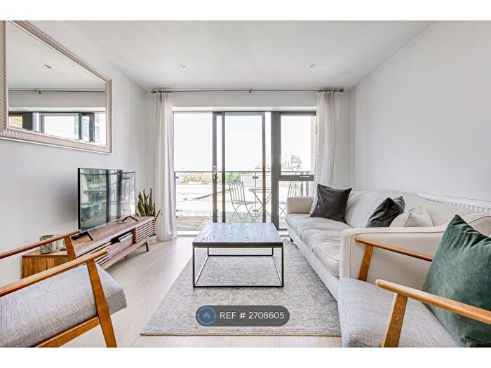 2 Bedroom Flat To Rent In Knightley Walk, London, SW18