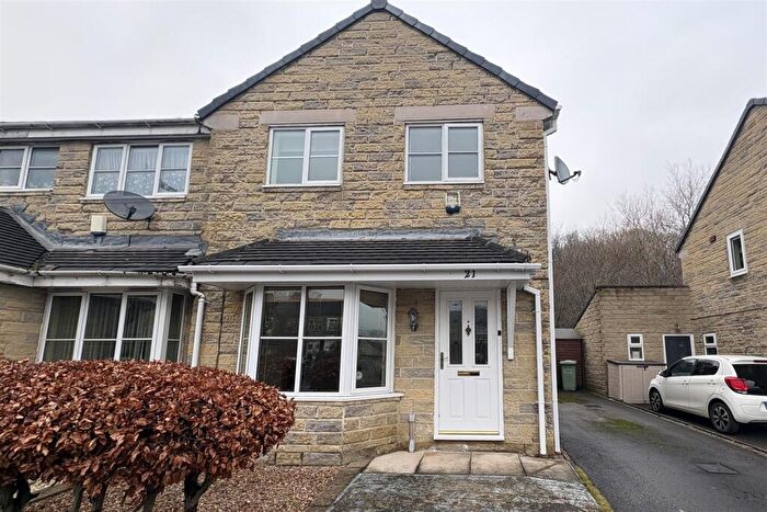 3 Bedroom Semi Detached House To Rent In Middlemost Close, Huddersfield, HD2