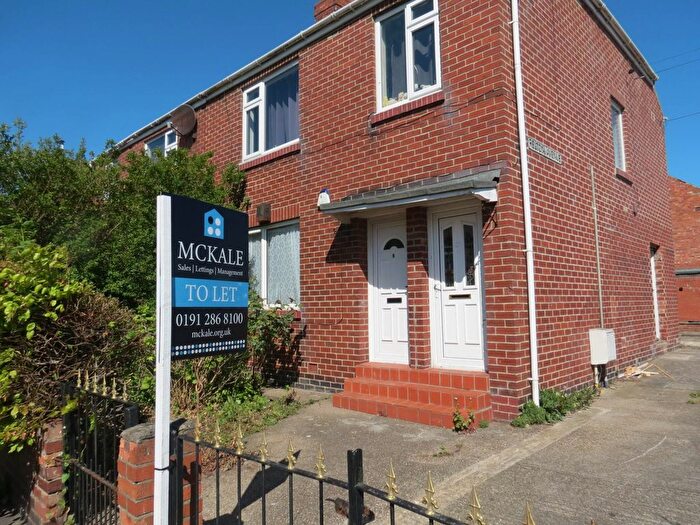 2 Bedroom Flat To Rent In Birds Nest, Newcastle Upon Tyne, NE6