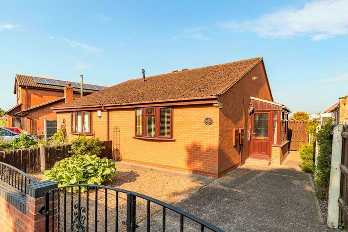 1 Bedroom Semi-Detached Bungalow For Sale In Campbells Farm Avenue, Gunness, DN15