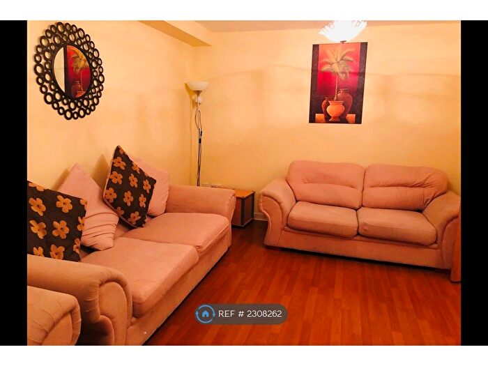 2 Bedroom Flat To Rent In Hawkhill Close, Edinburgh, EH7