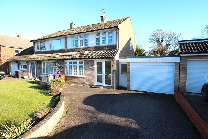 3 Bedroom Semi-Detached House For Sale In Howard Drive, Letchworth Garden City, SG6