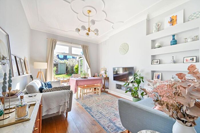 2 Bedroom Flat For Sale In James Avenue, Willesden Green, London, NW2