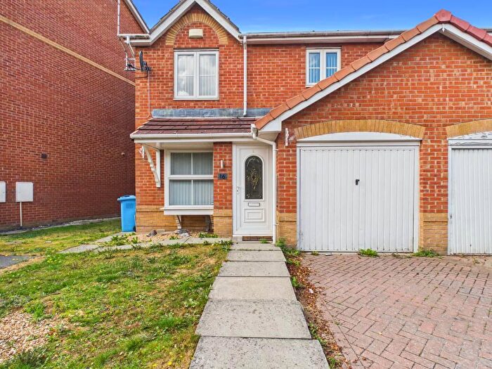 3 Bedroom Semi-Detached House For Sale In Templewaters, Kingswood, HU7