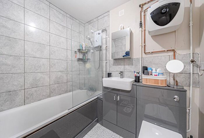 1 Bedroom Flat For Sale In Teston House, Tonbridge Road, Teston, Kent, ME18