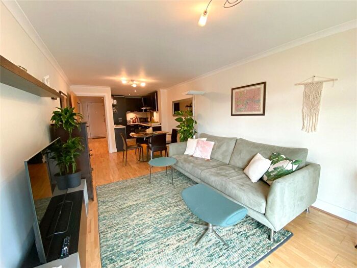 2 Bedroom Apartment To Rent In Kennington Park Road, London, SE11