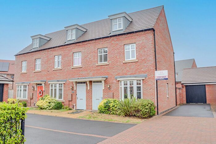 3 Bedroom Semi-Detached House For Sale In Isla Drive, Lubbesthorpe, LE19