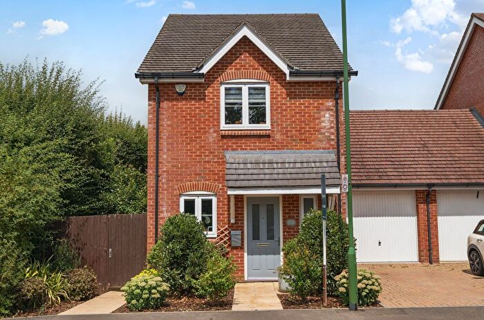 2 Bedroom Link Detached House For Sale In Daux Avenue, Billingshurst, RH14