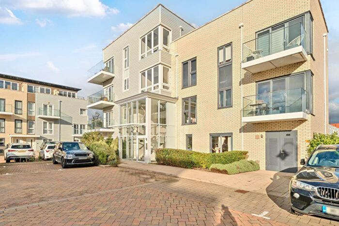 1 Bedroom Flat For Sale In Green Park, Reading, Berkshire, RG2