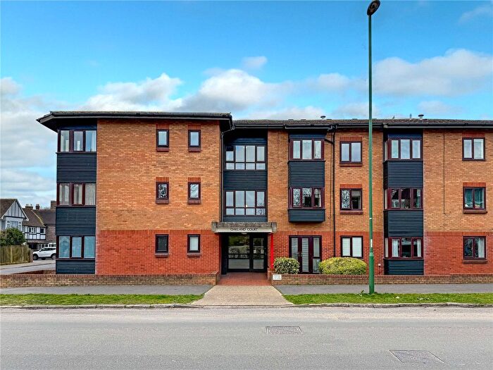 2 Bedroom Flat For Sale In Fitzalan Road, Littlehampton, West Sussex, BN17