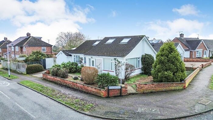 3 Bedroom Detached House For Sale In Merlin Gardens, Bedford, MK41