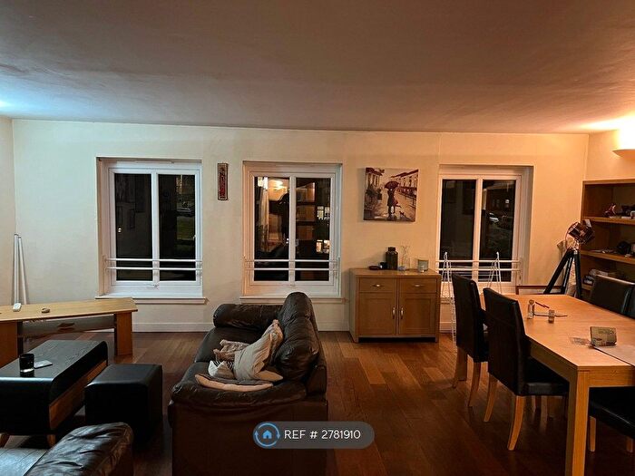 2 Bedroom Flat To Rent In Randolph Gate, Glasgow, G11