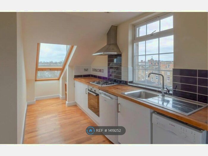3 Bedroom Flat To Rent In Seven Sisters Road, London, N4