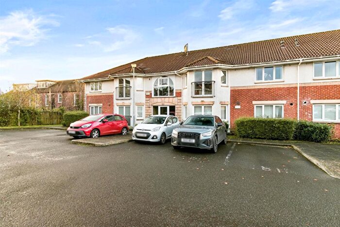 2 Bedroom Flat For Sale In Oakburn Gardens, Jamestown, Alexandria, G83