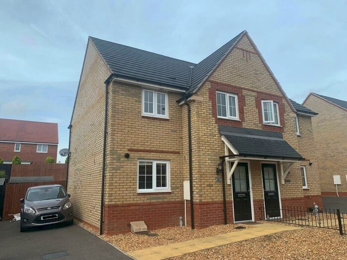 3 Bedroom House To Rent In Shackleton Close, Corby, NN18