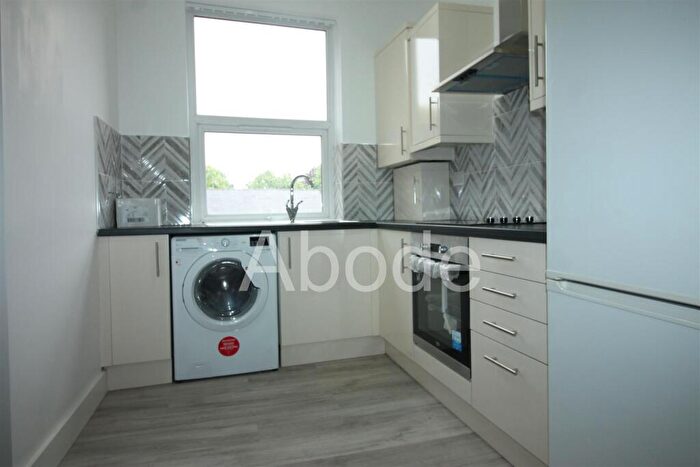 2 Bedroom Flat To Rent In The Crescent, Hyde Park Corner, Hyde Park, LS6