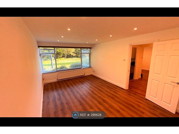 1 Bedroom Flat To Rent In Davos Close, Woking, GU22