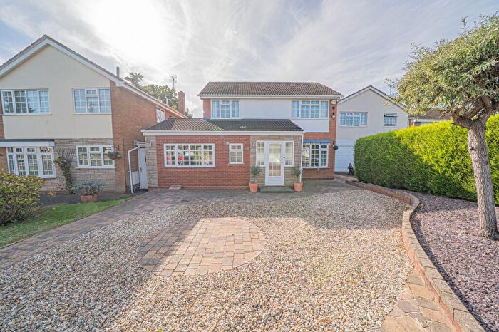 3 Bedroom Detached House For Sale In Copt Heath Drive, Knowle, B93