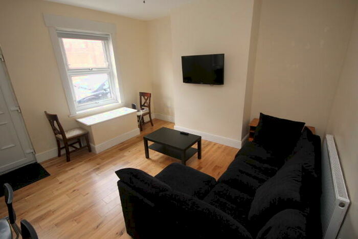 3 Bedroom End Of Terrace House To Rent In Quarry Street, Woodhouse, Leeds, LS6